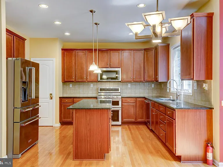 45 Lockwood Dr — Photo 21