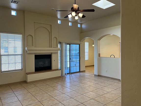 5th image of 3053 Featherstone Dr