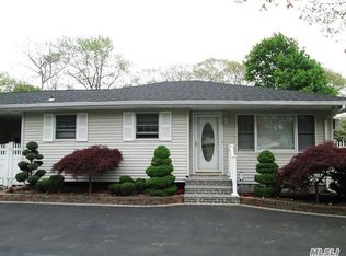 677 Locust Ave, Bohemia, NY 11716