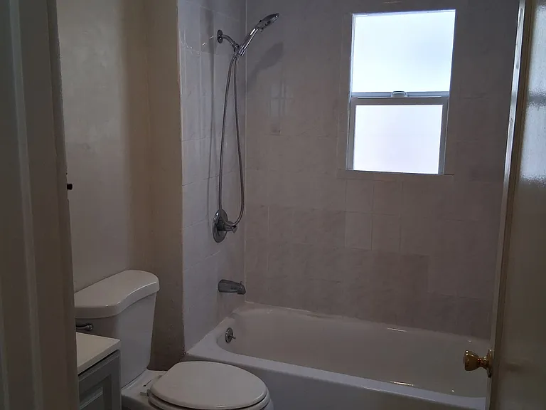 2138 High St #B — Photo 4