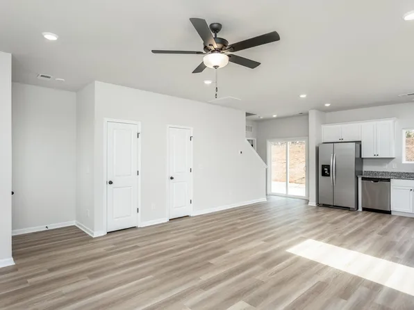 18 Neuse Hollow Ct, Clayton, NC 27527