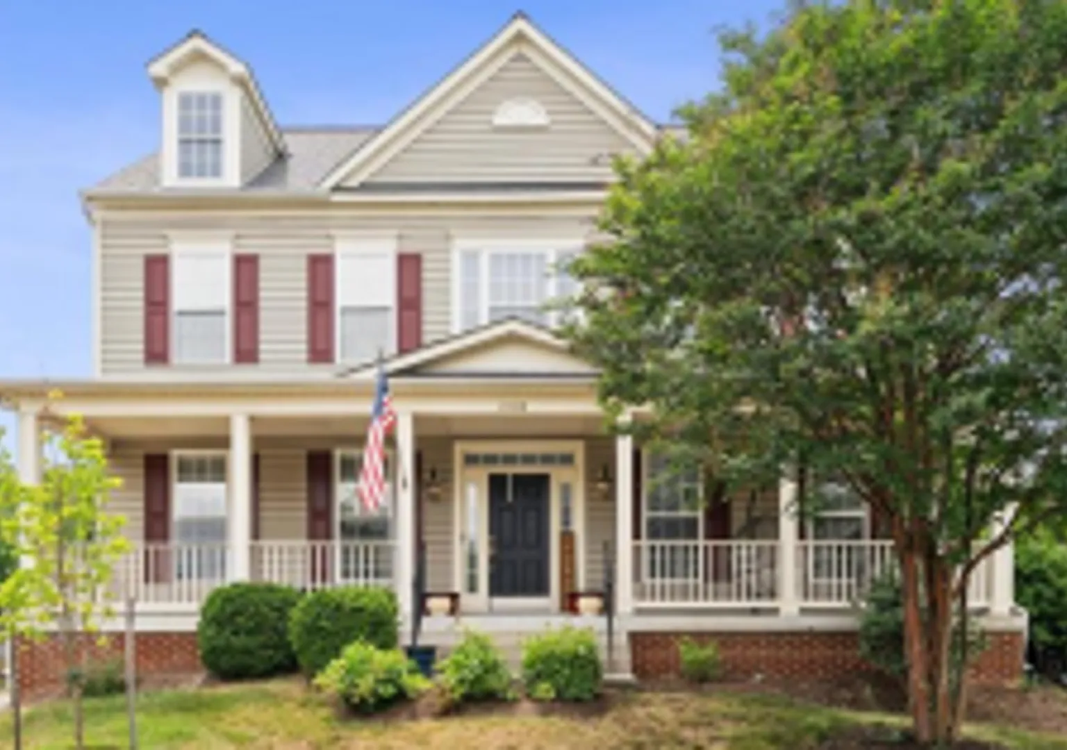 Welcome home to this beautifully maintained 4-bedroom, 2.5-bath single-family home in the highly ... — Photo 1