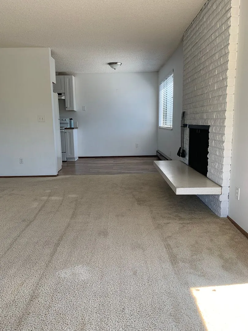 Sunset Manor — Photo 1
