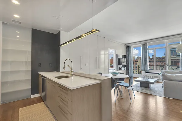 Sold by Compass | media 21