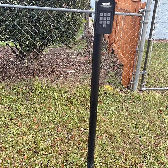 Corbin Ave — Photo 3