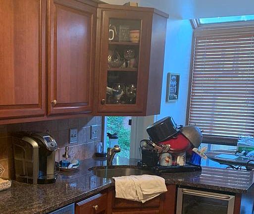 3rd image of 25 Maplewood Park Ct