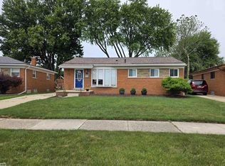 31375 W Wind Dr, Fraser, MI 48026