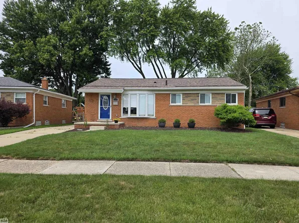 31375 W Wind Dr, Fraser, MI 48026