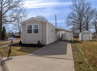 15 Scenic Dr, Olmsted Falls, OH 44138