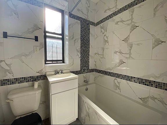 4th image of 60 Clarkson Ave #2E