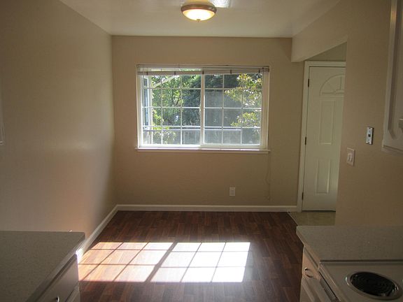 4th image of 495 Firloch Ave