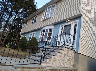 102 Royal Oak Dr, Waterbury, CT 06708