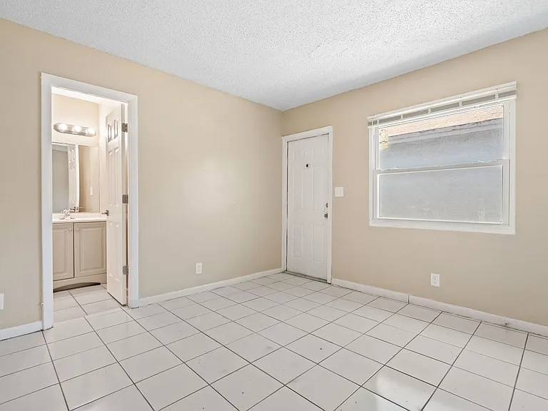 1022 NW 6th Ave — Photo 8