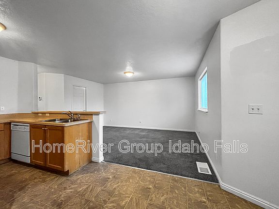 3rd image of 3728 Deloy Dr APT 1