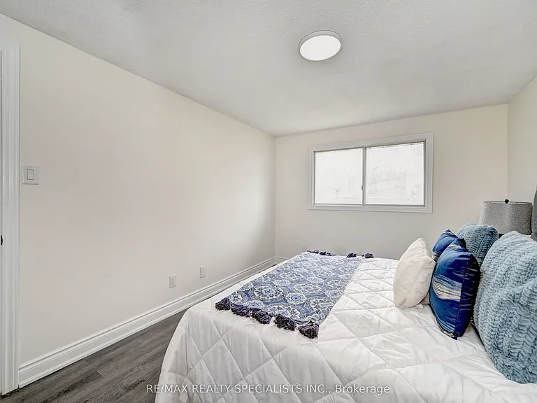 11 Dinison Cres — Photo 11