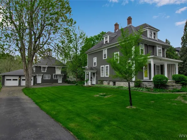 94 S Forest Rd, Williamsville, NY 14221