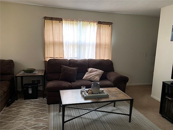 2nd image of 472 Elmgrove Rd