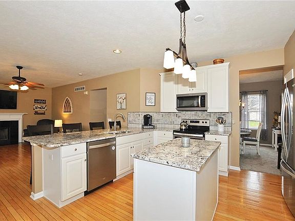 3rd image of 355 E Columbine Ln