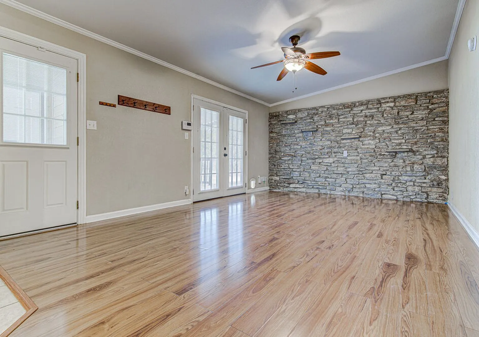Well-Maintained 3 Bed Home with Spacious Backyard — Photo 4