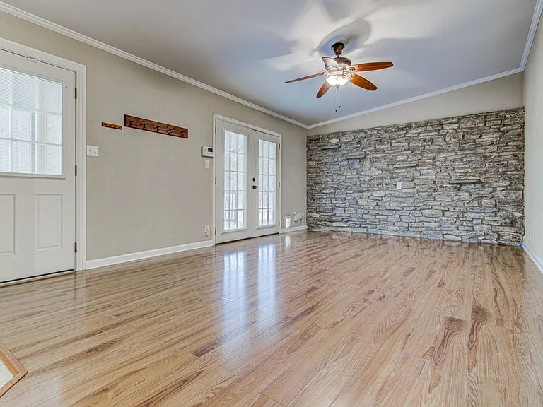 1410 Kamar Dr — Photo 4