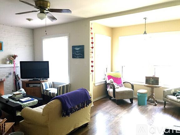 2nd image of 4750 N Malden St APT 2