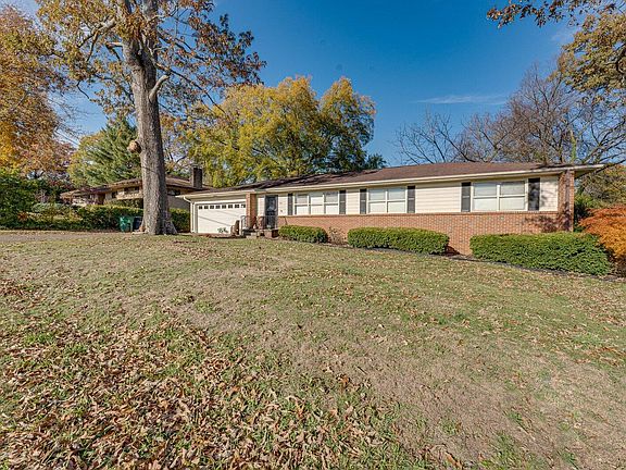 2nd image of 811 Belvoir Crest Dr