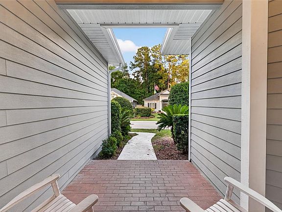 4th image of 914 SW 83rd Ter