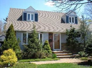3123 Ellen Terry Dr, Oceanside, NY 11572