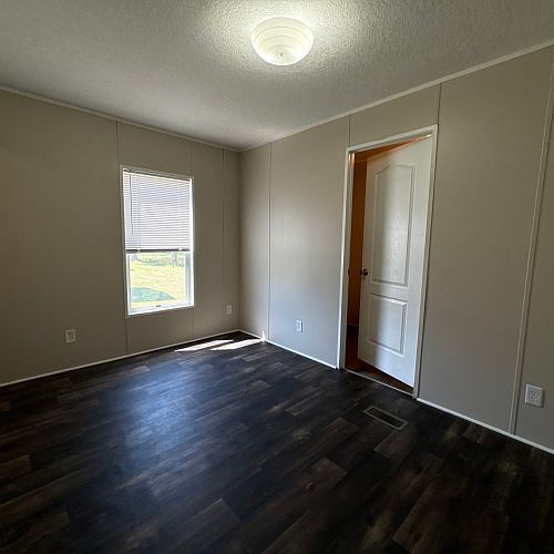 1st image of 162 Railway Ave