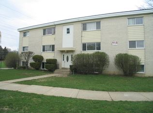 1805 N Berwick Blvd APT J205, Waukegan, IL 60085