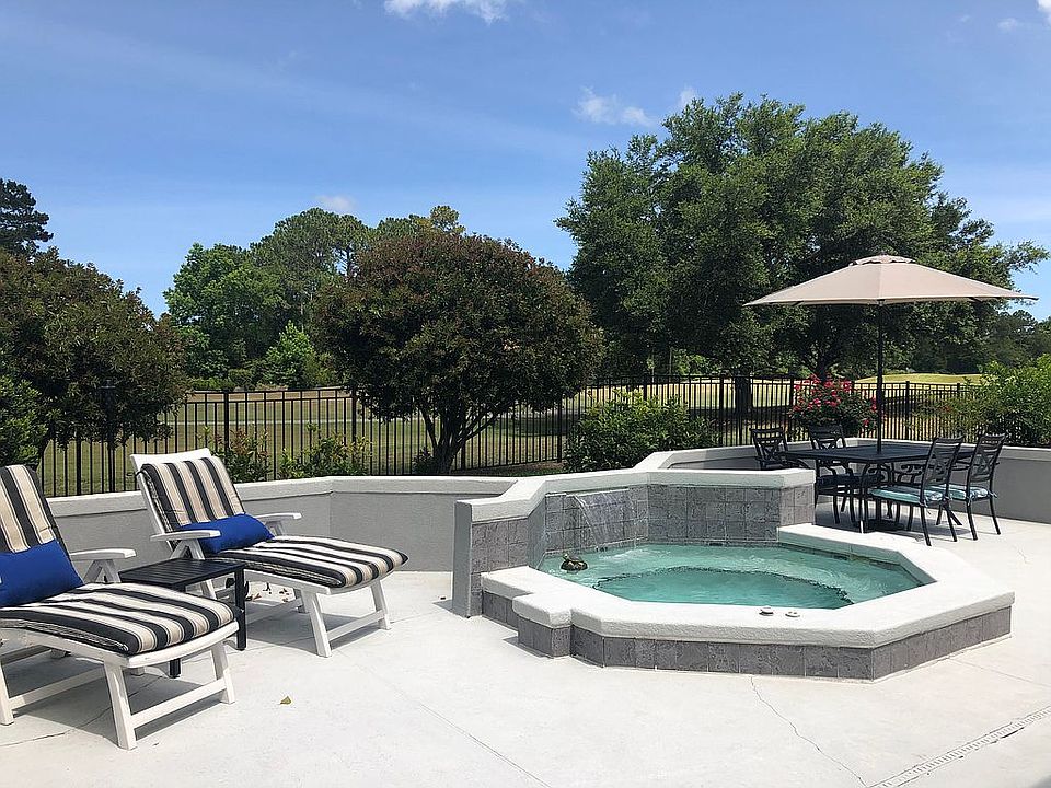 2nd image of 523 Cardinal Cir E