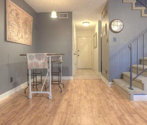 5th image of 102 Ladbrook Ln