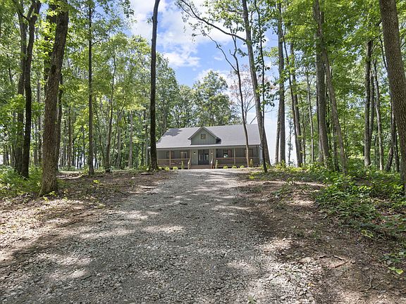 2nd image of 824 Valley View Dr
