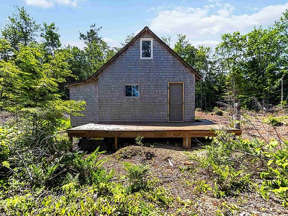 3rd image of 576 New Russell Rd