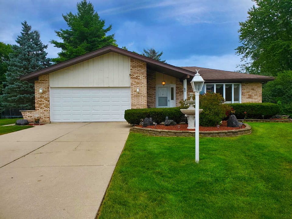 1st image of 10S225 Kaye Ln