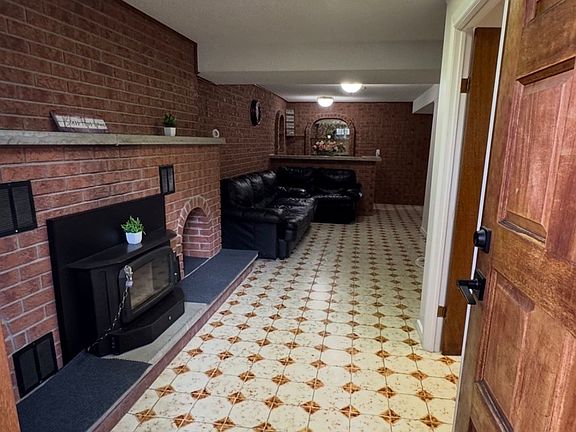 5th image of 31 Whitburn Cres