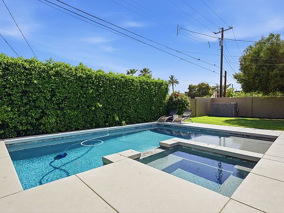 5th image of 8021 E Oak St
