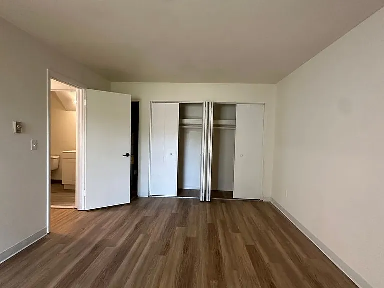 University Park Apartments near Cornell University — Photo 347