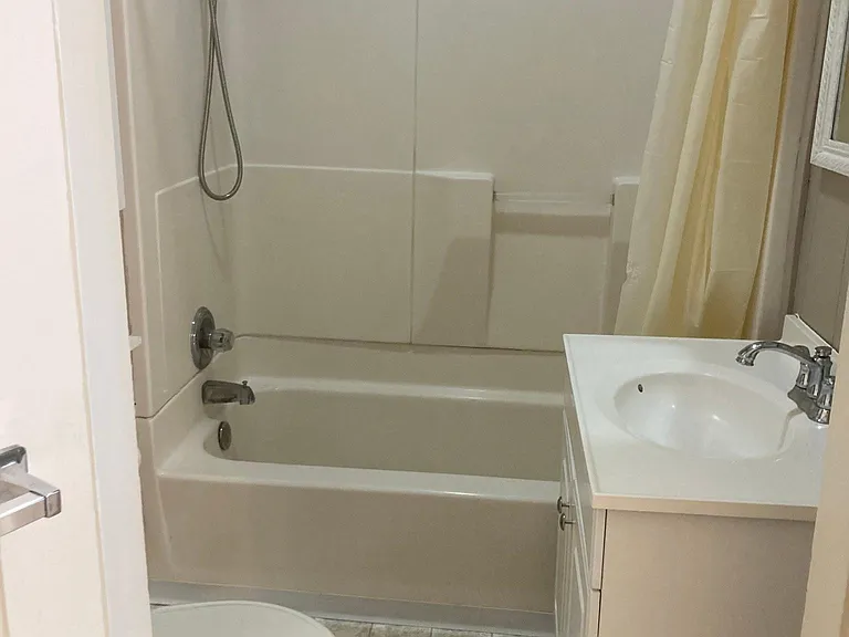 187 W King St #B — Photo 5