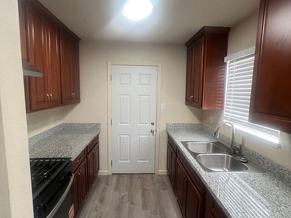 4th image of 703 Iowa Ave #D
