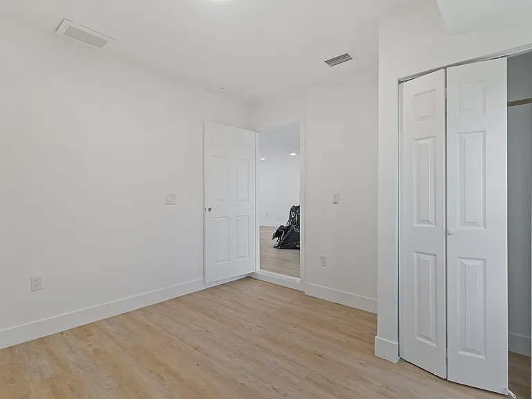 22229 Little Falls Ave — Photo 10