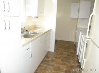 912 N Main St, Brighton, IL 62012