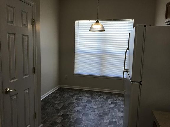 3rd image of 2847 Centerwood Dr N