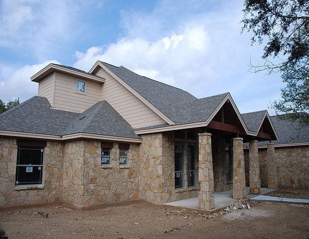 1st image of 708 Oakwood Ln