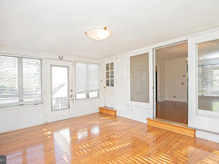 526 Williams Rd — Photo 5