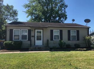 111 Elm Ln, Streamwood, IL 60107