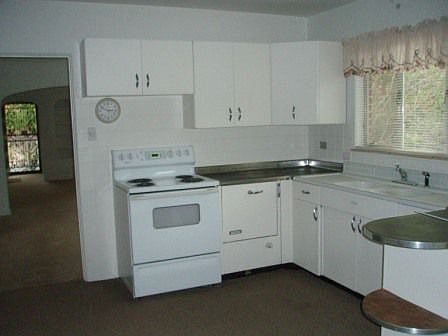Very large kitchen (15 x 13) with breakfast area
