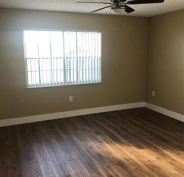 9910 W Heather Ln — Photo 7