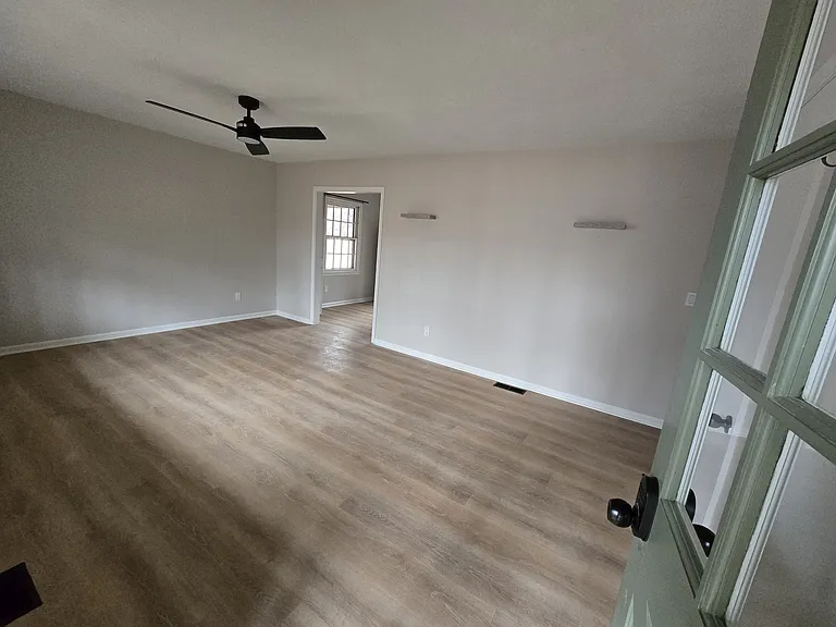 812 Holmes St — Photo 2