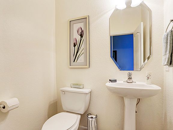 Powder room 